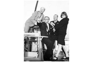 Kapten Nils Rydström har besök av bla Jan Malmsjö i Long Beach Kalifornien 1966-01.jpg